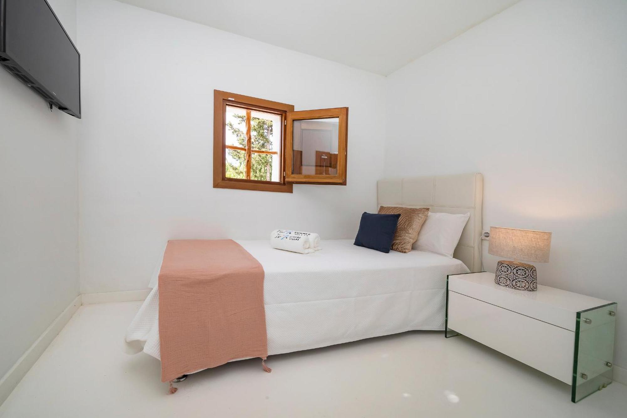 Villa Near Ibiza Town Sleeps 11 To 13 Guests Can Furnet エクステリア 写真